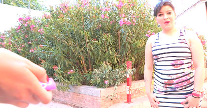 La chica de la limpieza se desata: FOLLARME EL CULO CON DOLOR. ¡Es tu vecina!