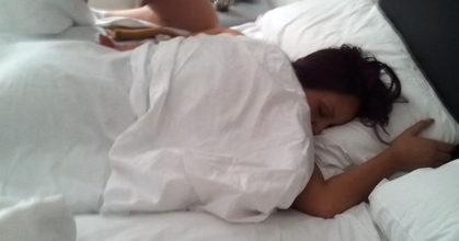 Abusando de una borracha dormida: zorras de after despertando de la resaca