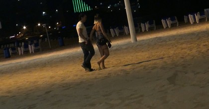 Benidorm, guiris sueltas, discotecas de la playa: David se liga una inglesa borracha y la grabamos a traición