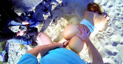 SQUIRITNG con chochos muy mojaditos y a 40 grados. Follando en la playa con nuestra nueva cerdilla valenciana, Arahnea