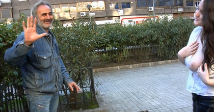 Silvia juega a LA RULETA RUSA follándose a un mendigo madrileño